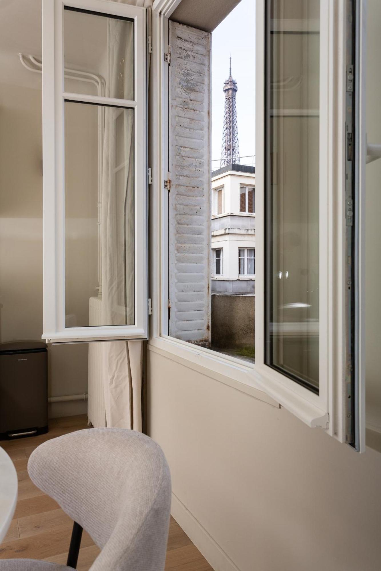 The Carla Suite Eiffel Tower View París Exterior foto